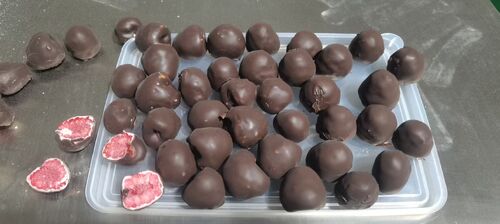 Australischer Kunde bestellt 2 Sets nach einjähriger Testphase: Unsere Schokolierstraße liefert schwanzfreie Himbeer-Schokoladenbeschichtung