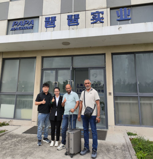 Neueste Unternehmensnachrichten über Von der Handarbeit zur Automatisierung   Chinese Food Machinery Boosts Middle Eastern Production Efficiency