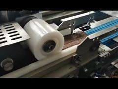 Cerealienriegel mit Schokoladenüberzug und Verpackung ganze Linie